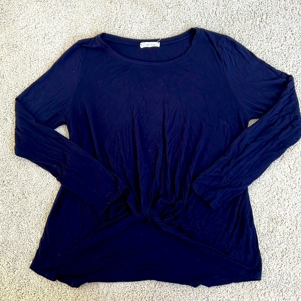 Women’s long sleeve knot front T-shirt. Size L